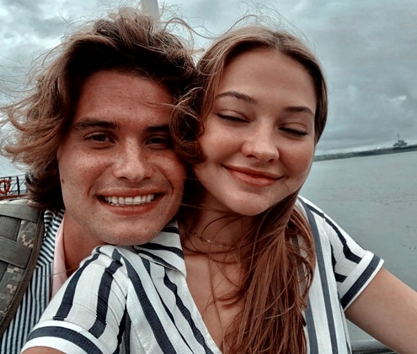 ㅤㅤㅤ

 〝 you’re not a drop in the ocean.
     you’re the entire ocean in a drop. 〞