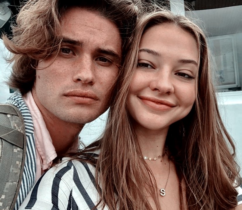 dchaslight's tweet photo. ㅤㅤㅤ

 〝 you’re not a drop in the ocean.
     you’re the entire ocean in a drop. 〞 https://t.co/jxGrV6U5gy