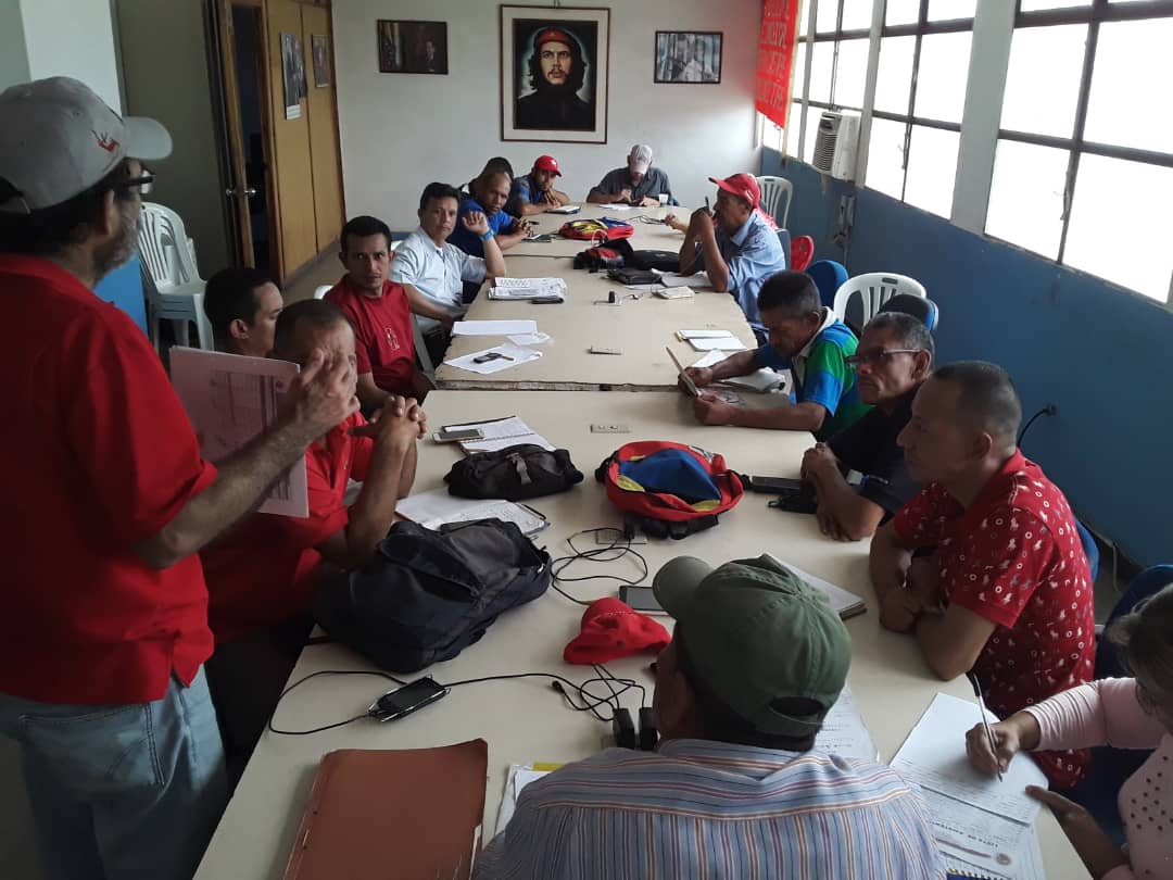 GayonesdelCampo's tweet photo. La Clase Campesina, Lista y preparada, desde sus milicias Campesinas, para hacer de nuestros territorios, zonas de paz y Soberanía Productiva. Nosotros Venceremos junto a @NicolasMaduro y @Partidopsuv
#VenezuelaInexpugnable https://t.co/ueytihRrTV