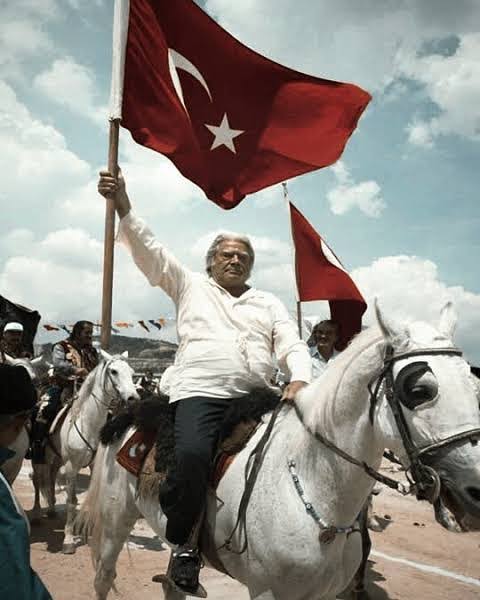 Türkçülük öyle şerefli bir bayraktır ki bu bayrağı vatanın her köşesinde durmadan dalgalandırmak her Türk’ün ilk ve milli vazifesidir.

#3MayısTürkçülerGünü #StayHome #pazar