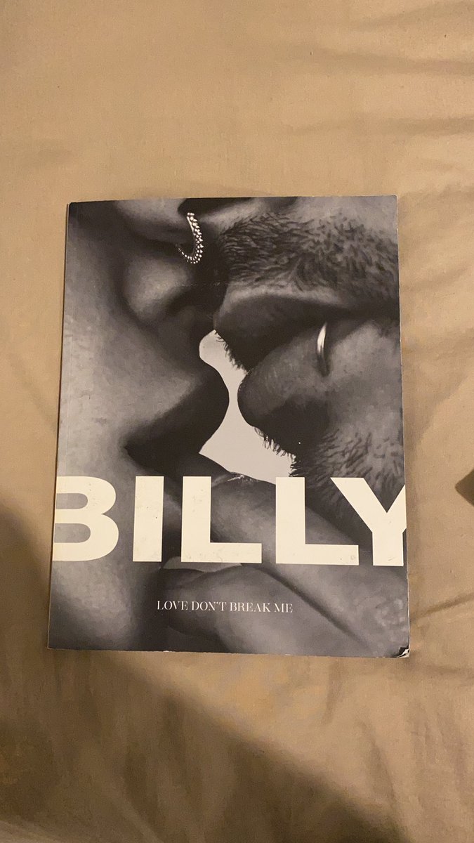Ceralyne's tweet photo. 10 euros + fdp #Tokiohotel #billy #book #art https://t.co/qJjGFfcKQW