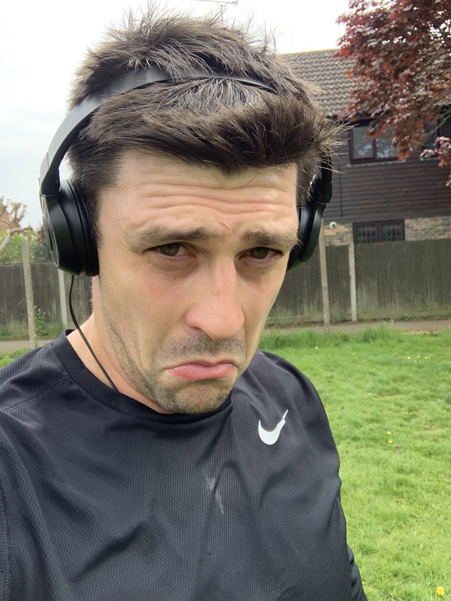 seanmarks10's tweet photo. Marigolds on again this morning cleaning en-suite listening to garbage version 2.0 😯, then went for old man plod and now cooking roast #SundayFunday #wineiscalling #coronaretired https://t.co/fU8bh67nqh