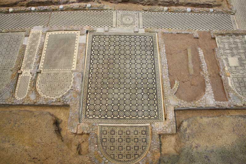 rubsmontoya's tweet photo. The 4th c. AD #Roman villa of La Dehesa in Cuevas de #Soria had a residential area with at least 30 spaces, 11 of them with #apses, and was richly paved with #mosaics. The repetition of one motif in the mosaics, also marking the access to the largest space in the villa, ... (1/3) https://t.co/d19rqUU4FV