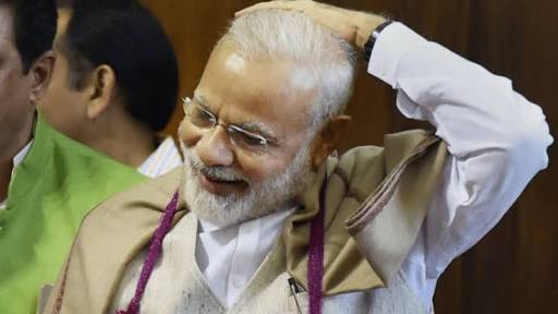 RealHistoryPic's tweet photo. " Journalist tha Jo Kharid lia, Economy hota to Mitti mein Mila deta". (2020) https://t.co/wlDMwH3MYb