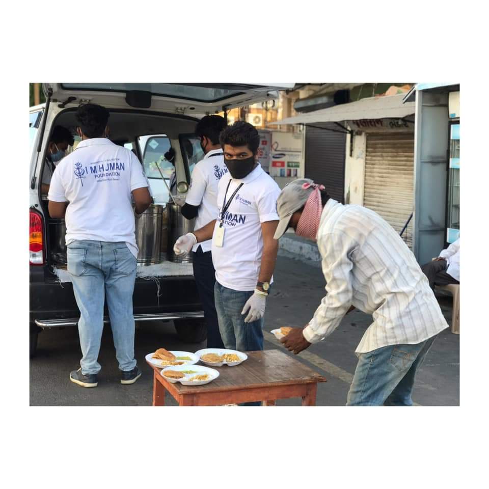 iamhumanfounda1's tweet photo. #I_M_HUMAN #RotiBank #FoodForAll Today on continuous #40thDayOfLockdown, we fed around #500People and also gave them Homeopathic Medicine.
#HelpEverHurtNever
@PMOIndia @narendramodi @IshwarParmarMLA @JignaParmar7 @vijayrupanibjp @sdmbardoli @AmitShah @BeingSalmanKhan @akshaykumar https://t.co/sfP555EvCl