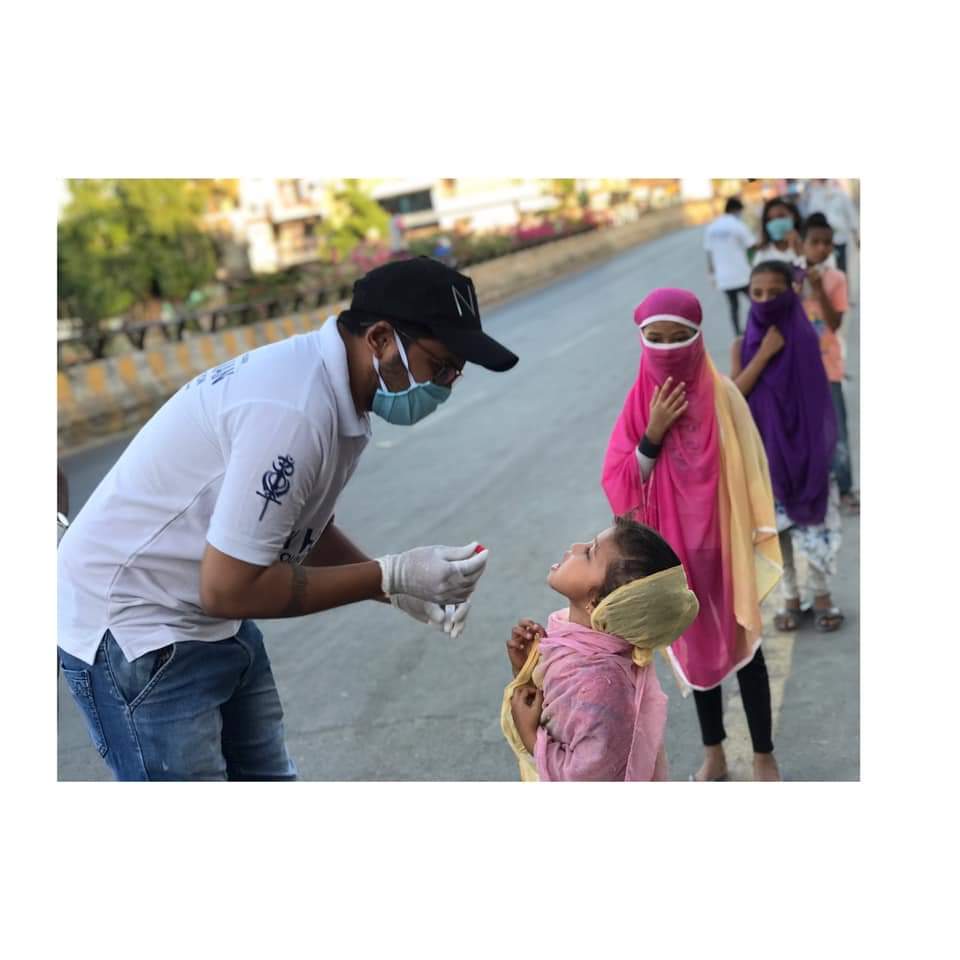 iamhumanfounda1's tweet photo. #I_M_HUMAN #RotiBank #FoodForAll Today on continuous #40thDayOfLockdown, we fed around #500People and also gave them Homeopathic Medicine.
#HelpEverHurtNever
@PMOIndia @narendramodi @IshwarParmarMLA @JignaParmar7 @vijayrupanibjp @sdmbardoli @AmitShah @BeingSalmanKhan @akshaykumar https://t.co/sfP555EvCl