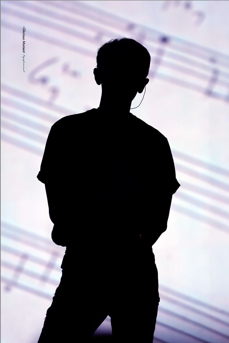 loeyfeed's tweet photo. even chanyeol’s silhouette is so beautiful🖤 https://t.co/mM2zEx4hyA