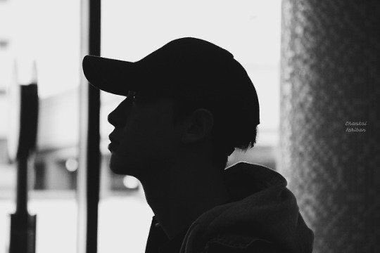 loeyfeed's tweet photo. even chanyeol’s silhouette is so beautiful🖤 https://t.co/mM2zEx4hyA