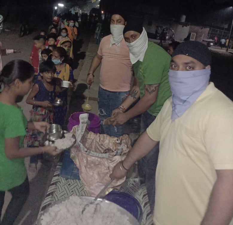 ParamjitSSarna's tweet photo. #Helping_India: During Biggest crisis of India,We have served Langar to more than 200,000+ people that too in remotest part of Capital,
-Donated 210+ bottles blood
-Sanitised 400+ risk prone Hot -spots.
Saluting all my Sikh colleagues for their tireless contribution. @ANI https://t.co/tvMc19Ag6R
