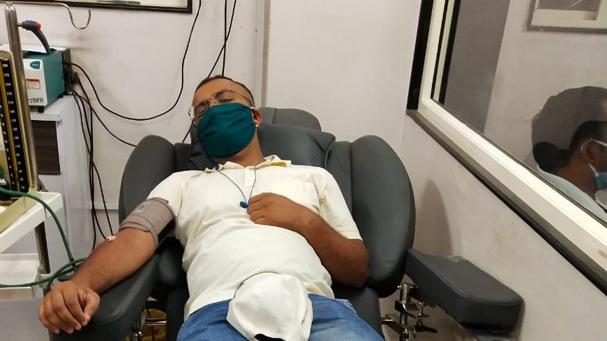 iHaridham's tweet photo. On the Occasion of 87th Birthday of HDH Hariprasad Swamiji, @iHaridham youths of Bhuj donated blood to Jivan Jyot Blood Bank.

They took care of #SocialDistanacing in the challenging times of #lockdown on account of #coronavirus pandemic.

@VinodChavdaBJP @Nimaben_BJP @bhaumikav https://t.co/vR8wph2ecw