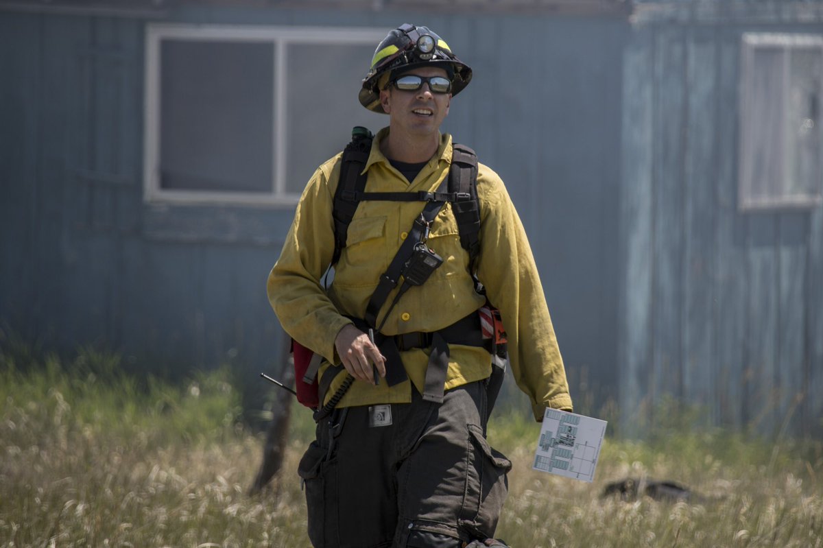 Commandboard's tweet photo. It’s great to see division supervisor using an IDLH Tactical Worksheet jr to keep accountability in his division.#safety #bluecard #idlh #hotzone #accountability #Accountability #leadership #firefighter #command #tacticalworksheet #tacticalworksheetjr #brushfire  #fire https://t.co/eu9lT7eQKZ