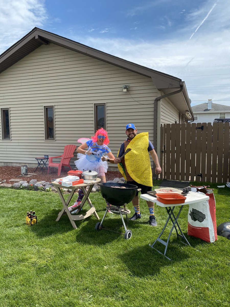 VGarciaNWI's tweet photo. Fed the neighborhood some tacos! #FrontYardCookout https://t.co/xE5TGzM4q1