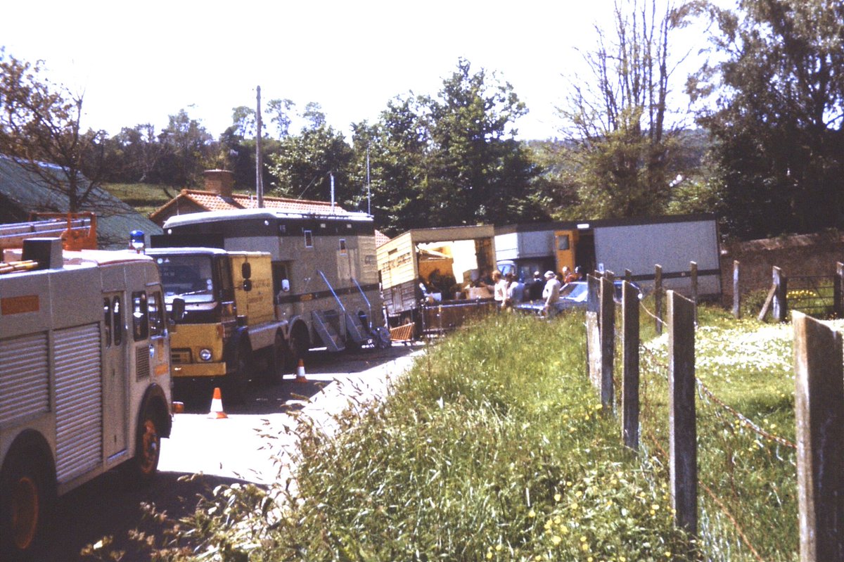 stevechalles's tweet photo. Archive OB pics from the 1970’s 2/2: Pics 1 & 2 - BBC OB LPU (Location Production Unit) recording costume drama in Somerset village of Over Stowey in 1979. Pic 3 - BBC OB Type 2 CMCR (supported by Television International) covering Somerset cricket in Taunton in 1979. #BBCOB #LPU https://t.co/H8o5ZwMFIb