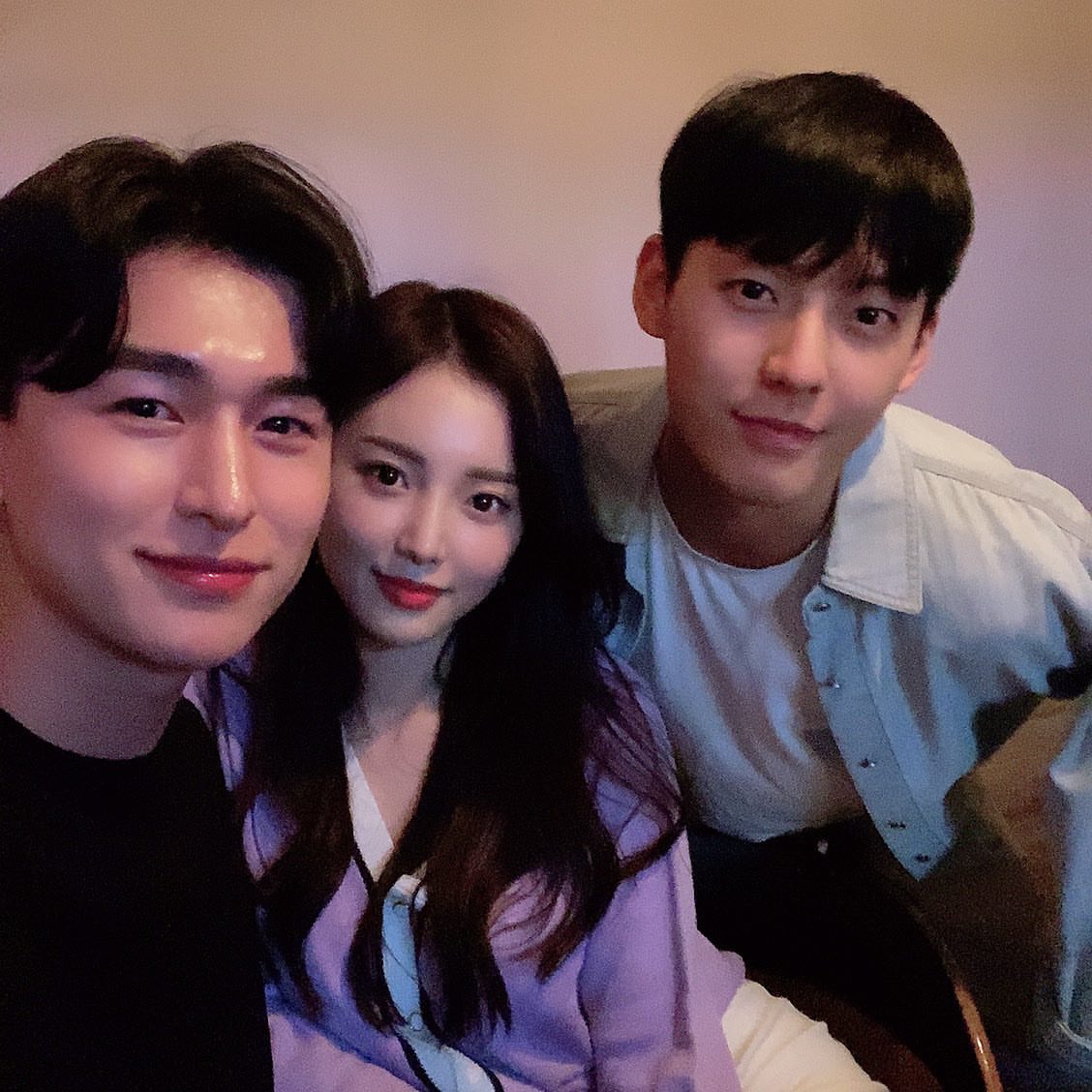 LMH_PRETTY's tweet photo. 200504 인스타그램 민혁

#비투비 #이민혁 #민혁 https://t.co/k6b9Ir9kVt