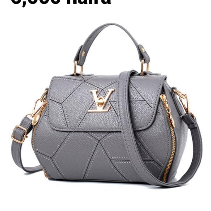 KorrectStore's tweet image. These beautiful bags were made just for you..! 
Why don't you grab yours today and improve on your fashion. 
Get a beautiful bag and let that beautiful outfit look amazing on you. 
#korrectstore 
#bags 
#affordablebags 
#fashion
#nollywood 
#naijababes 
#naijamums 
#nigeria