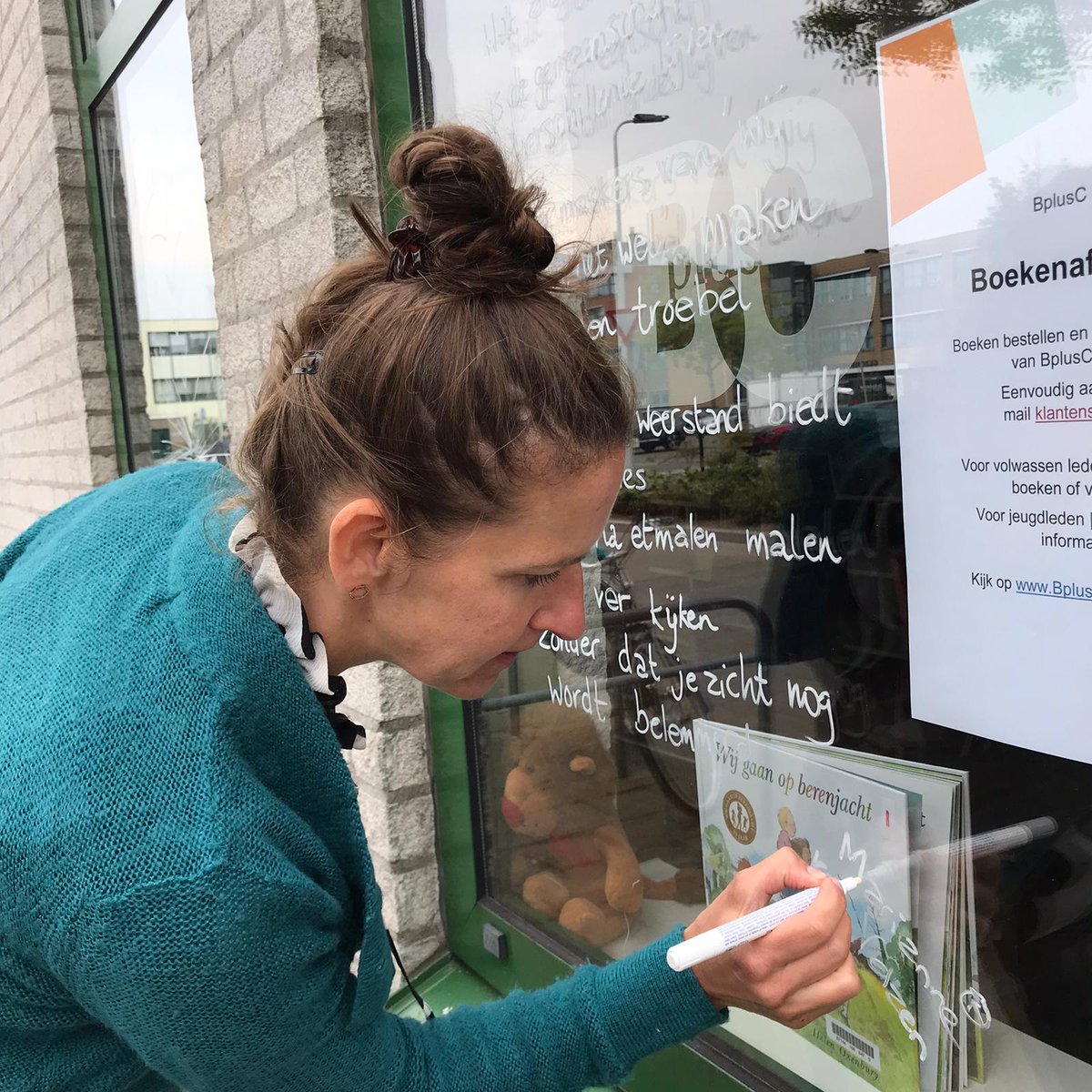 marianne_velzen's tweet image. Wat een gezellige middag @nikikoutouras en wat een mooie combi van mijn gedichten én jouw tekeningen! #gedichten #leiden #bplusc #cultuurcoaches