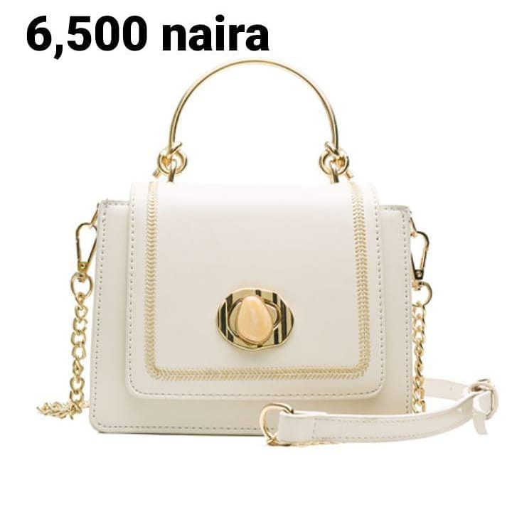 KorrectStore's tweet image. These beautiful bags were made just for you..! 
Why don't you grab yours today and improve on your fashion. 
Get a beautiful bag and let that beautiful outfit look amazing on you. 
#korrectstore 
#bags 
#affordablebags 
#fashion
#nollywood 
#naijababes 
#naijamums 
#nigeria