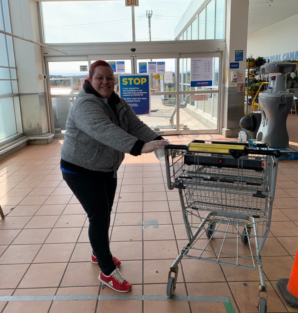 looklocalnewaur's tweet photo. This shout out is going to Nila at the Aurora Superstore. We appreciate you working at this time to disinfect the carts keeping us safe and greeting us with a smile and a Welcome. @ChameleonLocal  @looklocalnewaur #staysafe #chameleonlocalmarketing https://t.co/8Jcisd8c01