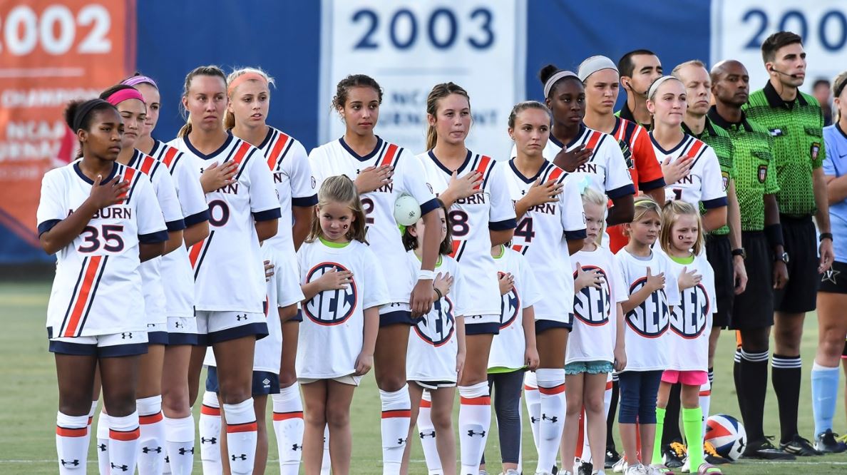 AlyxScott1's tweet photo. *End of Thread* 

Anyone who was able to watch this team play in 2016 knew that this group of women were special

I am honored to be a part of this team (and always roast my teammates) 

Can't wait to be back on the plains with my people for our Ironbowl Tailgate

#WarEagle https://t.co/hMB9QEU3sk