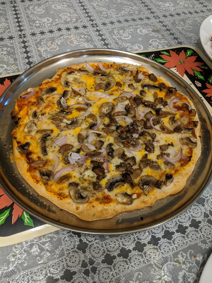 No soup today, so I made California style pizza. Toppings: marinated beef, red onion, mushroom, and homemade balsamic aged garlic (half without beef for the vegetarians). Cheese was a mix of cheddar, mozzarella, and parmesan.