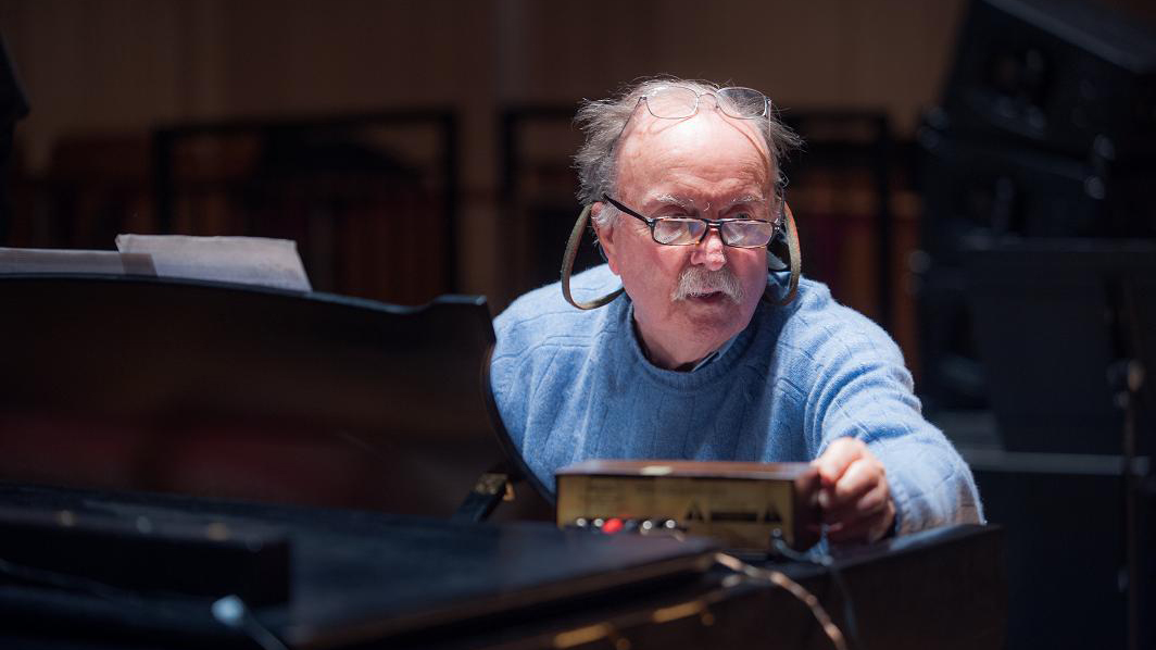 tectonicsglas's tweet photo. Next Alvin Lucier's 'Exploration of the House'. The @BBCSSO play Beethoven's 'Consecration of the House', which is recorded, played back and recorded again, over and over. Listen here. From 2013. #tectonicsrewind
https://t.co/jXSpin2KUd https://t.co/9pcHZDh9A6