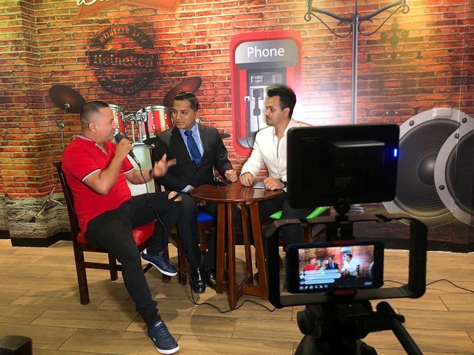 DANIELALBERTOL6's tweet photo. Aunque no soy periodista agradezco a quienes me dieron la oportunidad de formarme como comunicador.
Entrevista con Daniel López en el segmento #YosoyQuevedeño https://t.co/A0bAuWs0ym