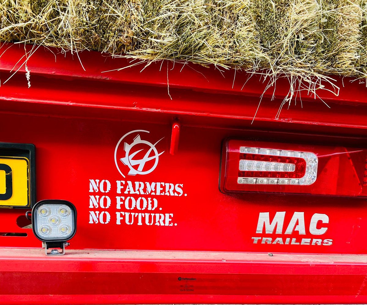 😍😍😍big thanks to <a href="/Judge2250/">Philip judge</a> for sending us in this fantastic snap of his new custom built 3 axle drawbar flat!! #bling #mccauley #mac