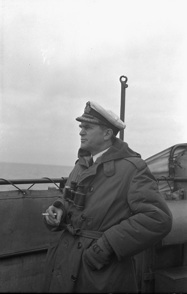 MarineRoyaleCan's tweet photo. May 24 1944 #BatAtl75 - Sept corvettes de la Marine royale canadienne, sous le commandement du commandant J. D. « Chummy » Prentice, MRC, arrivent Ă St. Johnâs, Terre-Neuve, en tant que premiĂšres unitĂ©s de la Force dâescorte de Terre-Neuve (FETN). @RLitwiller https://t.co/YiY4TONwzI