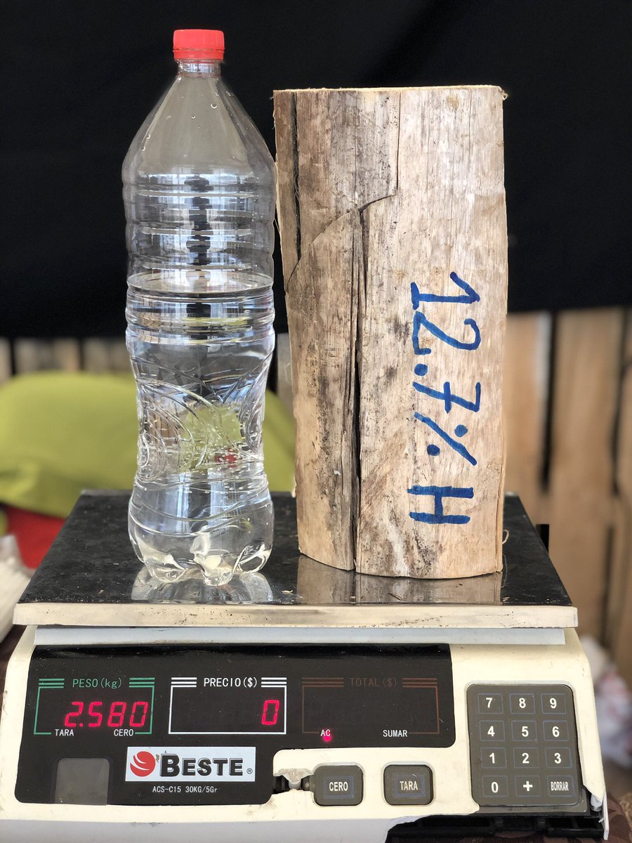 eco_viables's tweet photo. El consumo de #biomasa a nivel mundial es frecuente, y es importante saber evitar que mp2,5 sea arrastrado a la atmósfera por vapor de agua en periodos fríos. En las imágenes se muestra Leña seca vs Leña Húmeda, gran diferencia en generación de Energía Calórica y nivel de mp2,5. https://t.co/Sr0y7ORW9D