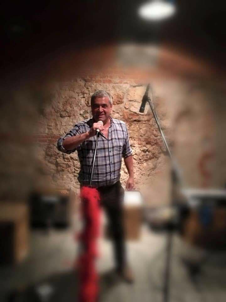RompeElCirculo's tweet photo. Es un día de los de vacío en el pecho, nos toca despedir a Santi, un luchador incansable, que contagiaba la felicidad y la esperanza. CNT es un invernadero de lo mejor de nuestro Pueblo
Es un honor de haber compartido barricada a su lado.
Que la tierra te sea leve compañero ✊ https://t.co/J1cPhE2jvq