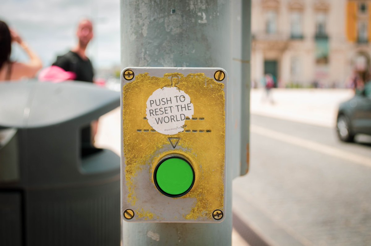 tak_koeln's tweet photo. Reset: 11. Mai - Der Unterricht kann mit allen Klassen fortgesetzt werden. Wir fahren den Betrieb langsam und mit viel Besonnenheit wieder hoch. Heureka! Hintergründe und Details dazu lest ihr in unserem Newsletter https://t.co/APmKnY5zuU https://t.co/mSWjKTcbYB