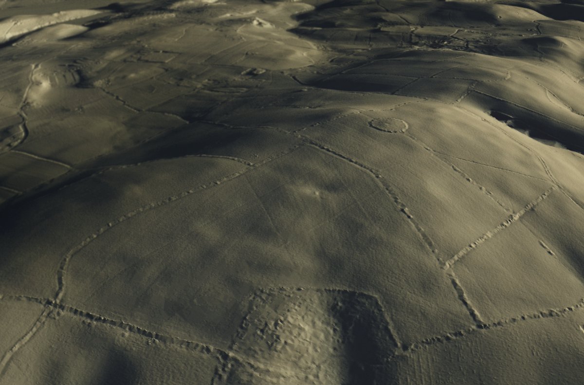 Good to see  #LiDAR getting more use / coverage ... "Lost Bronze Age hill forts discovered in Devon"  https://www.devonlive.com/news/devon-news/lost-bronze-age-hill-forts-4091969. That's Windmill Clump  https://www.heritagegateway.org.uk/Gateway/Results_Single.aspx?uid=MDV123583&resourceID=104 - the question for me tho' - is what's been happening in the adjacent fields to mark them quite so evenly?