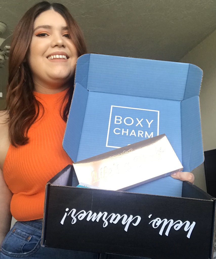 LillyFergelec's tweet photo. I was sooo excited when I received my @boxycharm premium for April and saw that it was flipped!! I instantly felt lucky!!! #boxycharm #BoxyFlipsit #boxypremium #boxybabe https://t.co/8MUuhdXX8k