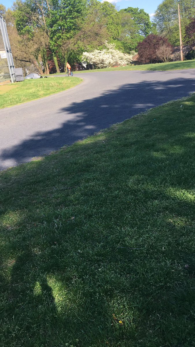 On the track today in 80 degree weather 🏃🏃