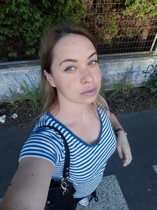 Hoy intent&eacute; acariciar unos gatos callejeros. Pero ellos se han escapado. https://t.co/VZ7FWqCAl8<a href="/tag/backstage"class="tags"><span>#backstage</span></a>