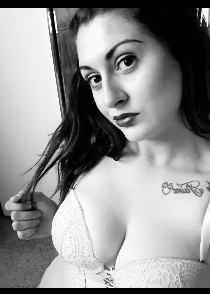 ZaraRae2's tweet photo. #pose #tweet #devon #uk #fansonly #onlyfans #ZaraRae 
#cheeky #feelingnaughty https://t.co/FWhM65WdEJ
