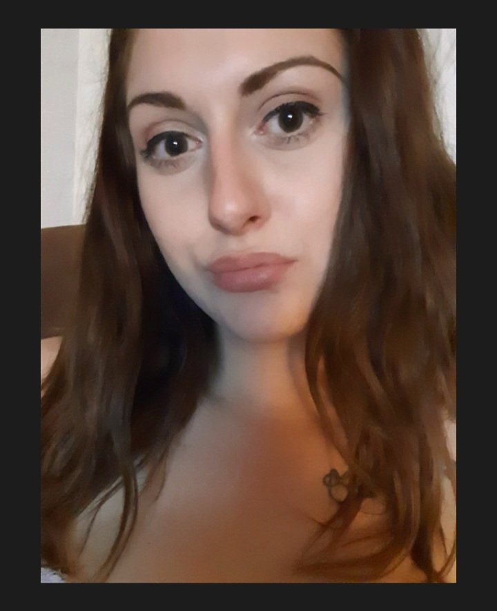 ZaraRae2's tweet photo. #pose #tweet #devon #uk #fansonly #onlyfans #ZaraRae 
#cheeky #feelingnaughty https://t.co/FWhM65WdEJ