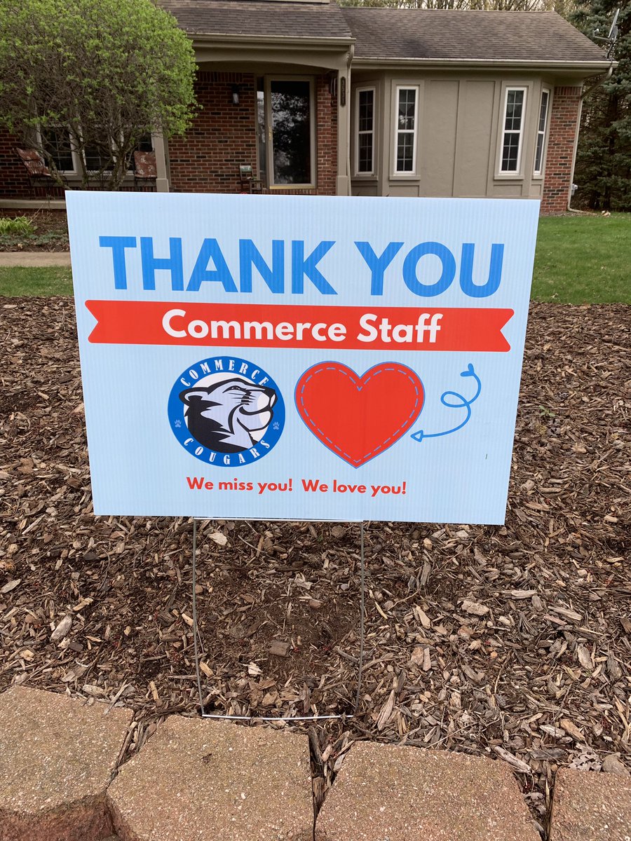 runningteachmom's tweet photo. Thank you @CommerceElem and @carlinc3 for making my day! Sorry I spoiled the surprise. I’ve been outside all day! @carlinc3 it was good to see you and chat from a distance! We are so blessed. #CommElem ❤️ https://t.co/s9hT9gEwWD