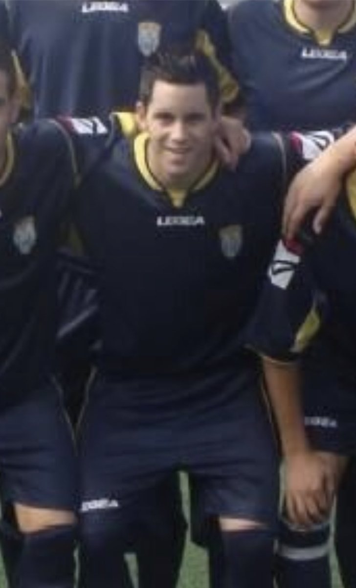 CDJardn's tweet photo. No queremos dejar pasar el dia sin felicitar a uno de nuestros historicos jugadores que literalmente se dejo su fisico en poniente. Queremos desearle feliz cumpleaños a @PatoDolce guerrero amarillo para siempre a la par que mecenas de nuestro equipo y nuestro barbero oficial . https://t.co/TlVbejAJK5