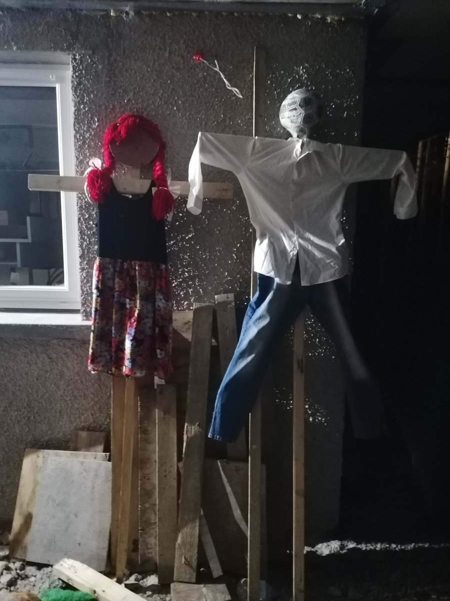 ChantelleAltham's tweet photo. Turns out my limited artistic and creative skills do not pass on to scarecrow making and power tools. https://t.co/wWTAnjNwYX