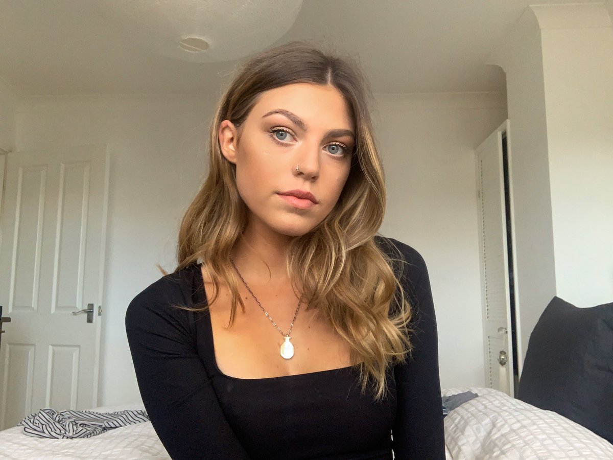 Ella tweet media