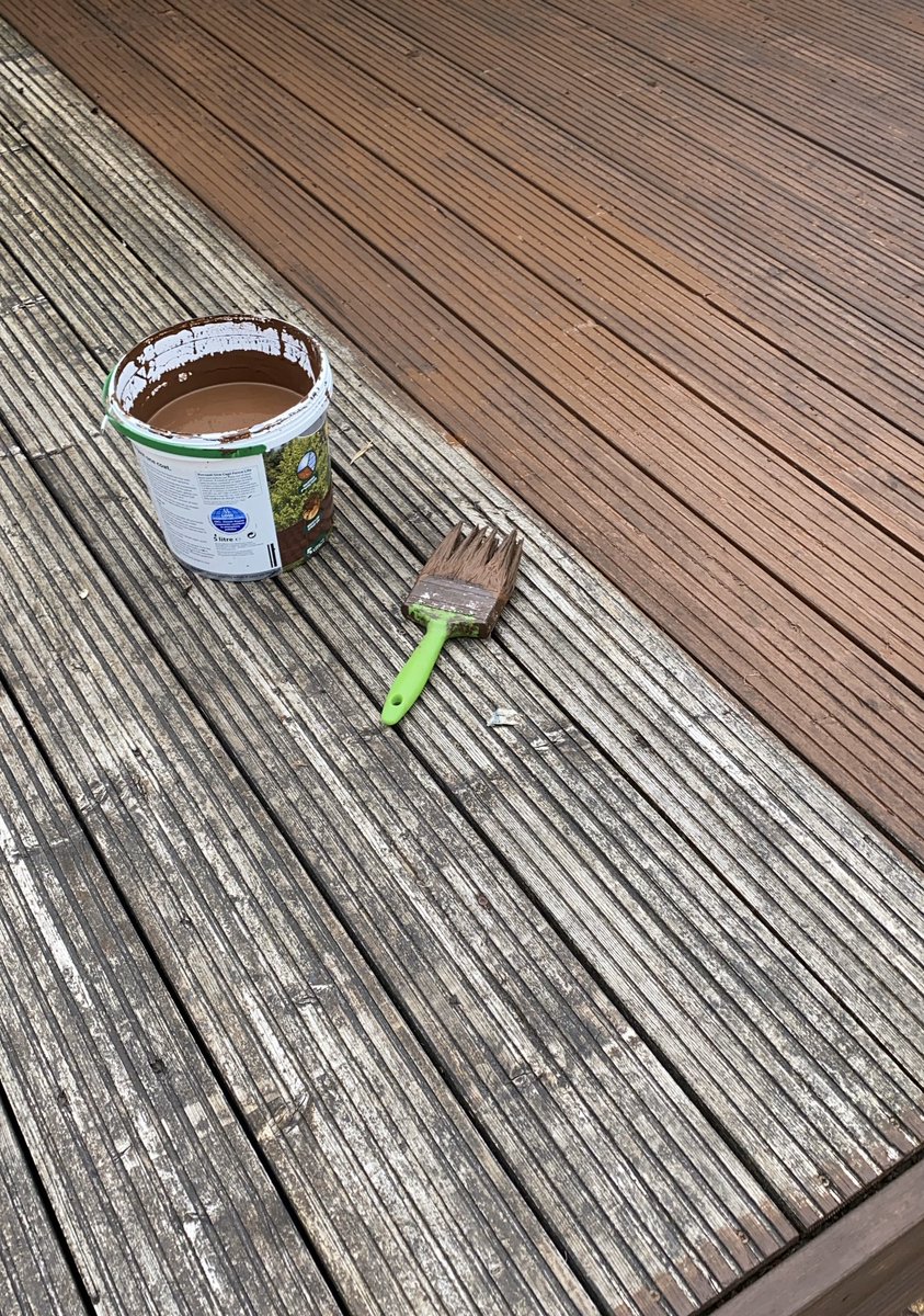 Kerley73's tweet photo. Can someone stick a fork in me please cozโ I is done ๐คฆ๐ฝโโ๏ธ whoever said weekends are for relaxing ๐คท๐ฝโโ๏ธ two quiz nights, 7 back garden fence panels painted, front garden fence painted for us and neighbours....then who decides to paint a 25m deck at 4pm on a Sunday arvo ๐๐ปโโ๏ธ #ginneeded https://t.co/ZfrS8TJ2Qh