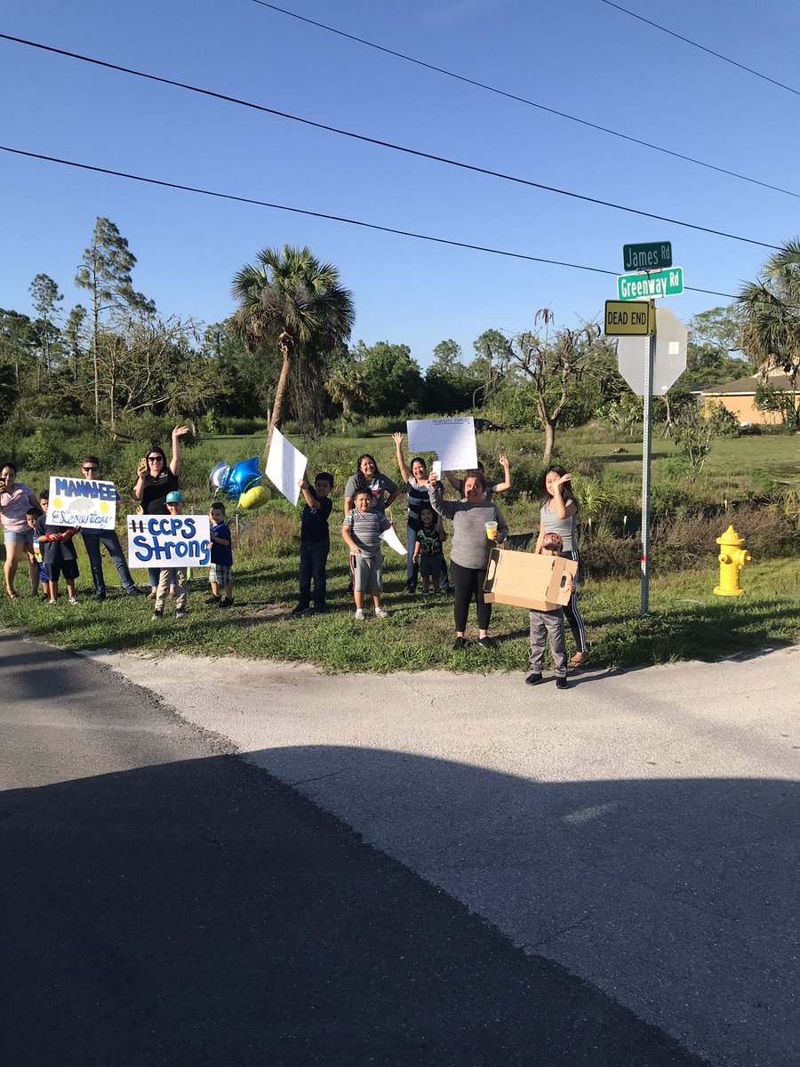 MsMicieliCCPS's tweet photo. Friday’s car parade was such a huge #CCPSsuccess for @ManateeCCPS #MESFamily! We had community members, first responders,&amp; our school family all came together to make it a special evening for our #LeadersLightingtheWay and they made special for us @collierschools @CollierSheriff https://t.co/4y1lCthFvt