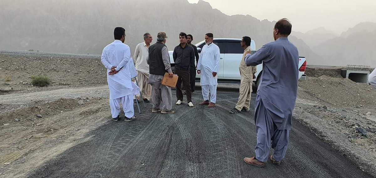 Road_Department's tweet photo. Worthy Secretary C&amp;W Noor ul Amin Mengal inspecting  of road at New Jangian, Washuk..
.@jam_kamal .@dpr_gob .@FazeelAsgharDMG .@ZahoorBuledi .@ZiaKhanqta .@arifjanmhassani .@DcQuetta .@RindBushra .@Mirwisekhan26 .@NOORULAMINMENG1 .@VofBalochistan @VoiceQuetta .@Jam_Ka_Sipahi https://t.co/BFCH0V1nYg