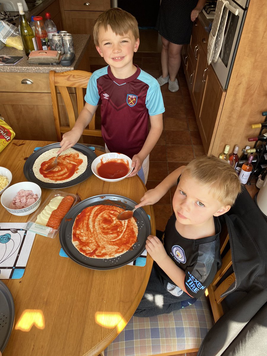 neonangel48's tweet photo. @clairabel3107 @CheshireScouts @stathamscouts Camp Lunch is prepared and serviced by the boys for #VirtualCuBe2020 https://t.co/edCcrEAUuU