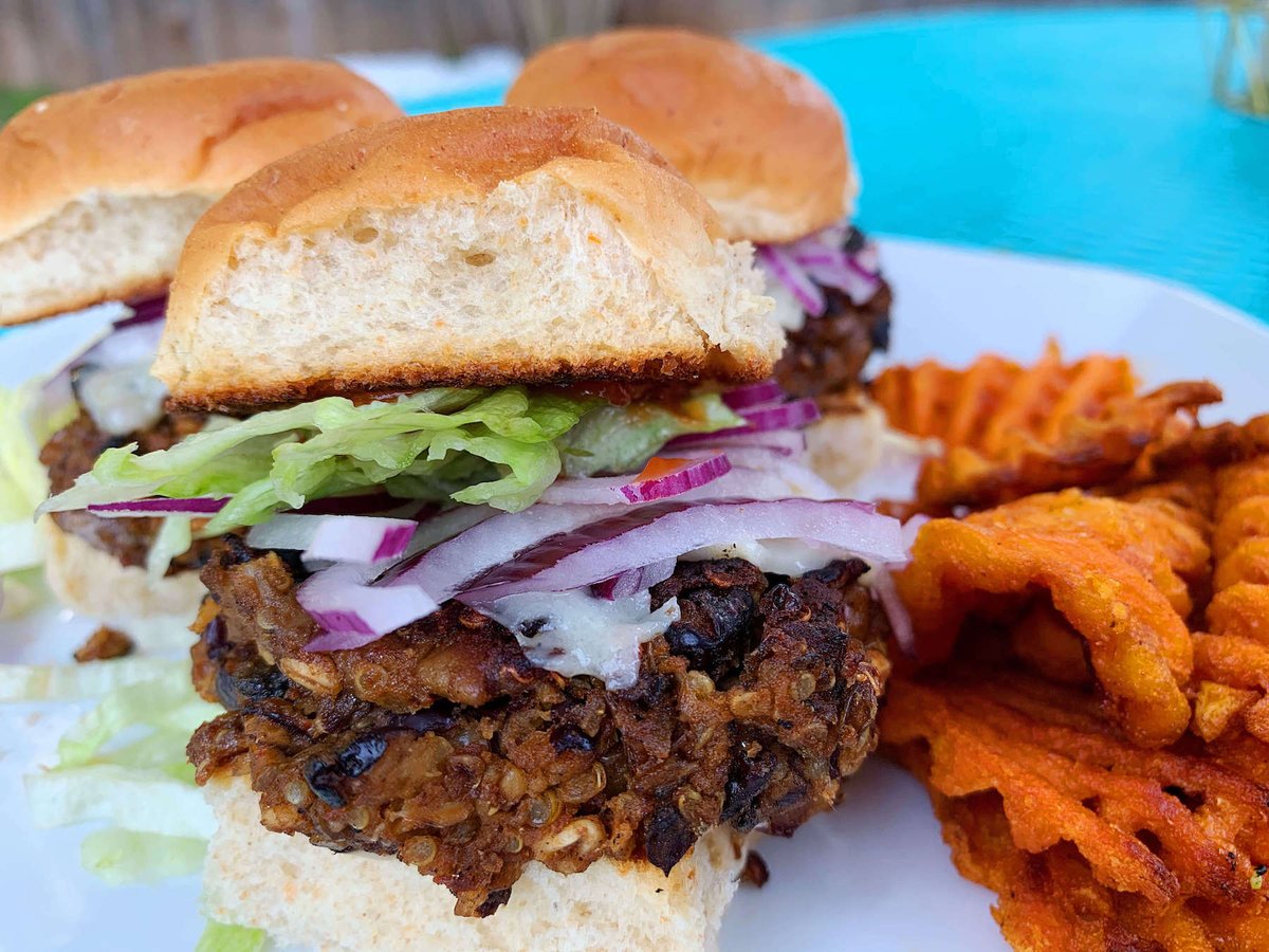okcveggie's tweet photo. Introducing the ULTIMATE VEGETARIAN UMAMI BURGER! 💥🍔💥 This is without a doubt one of my best recipes to date. 

Recipe: https://t.co/gsTIHJgwJr https://t.co/NFfPHwzkMq