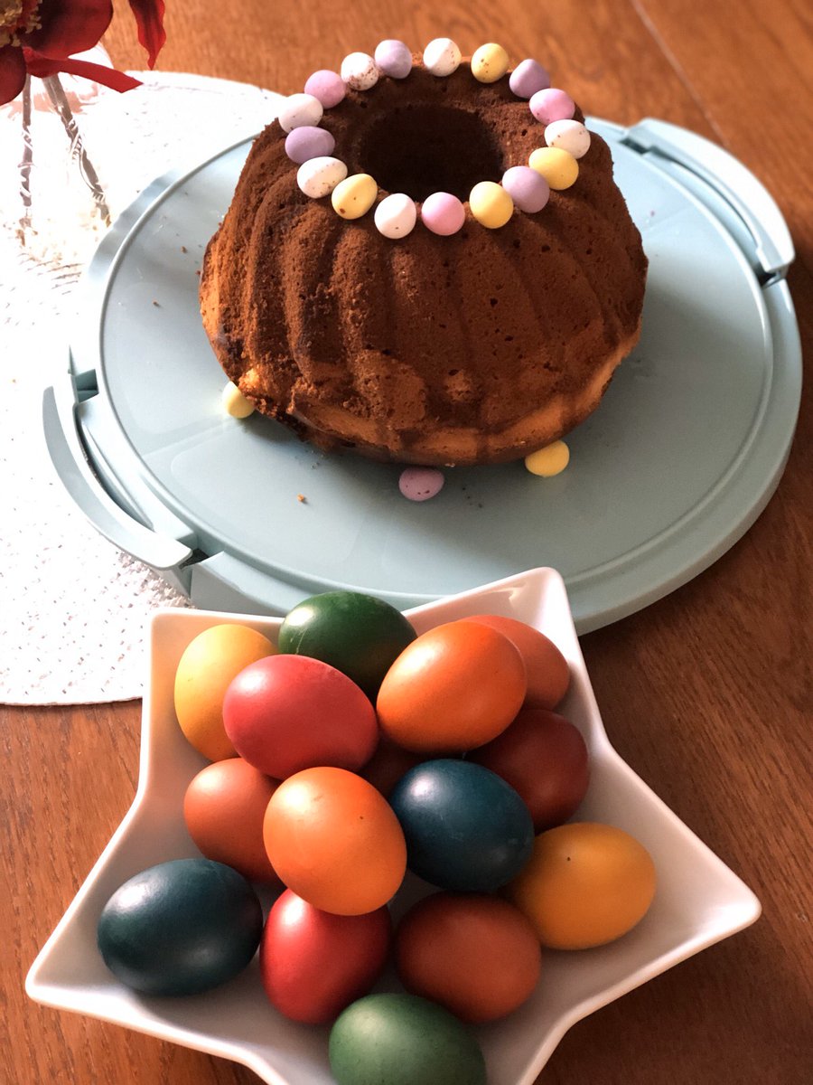 MagdaAlek's tweet photo. Julie’streats- Easter cake,birthday cale, cinnamon hot cross buns and cinnamon rolls 😋 yum @Carlton_Academy https://t.co/iwOwWhmbaj