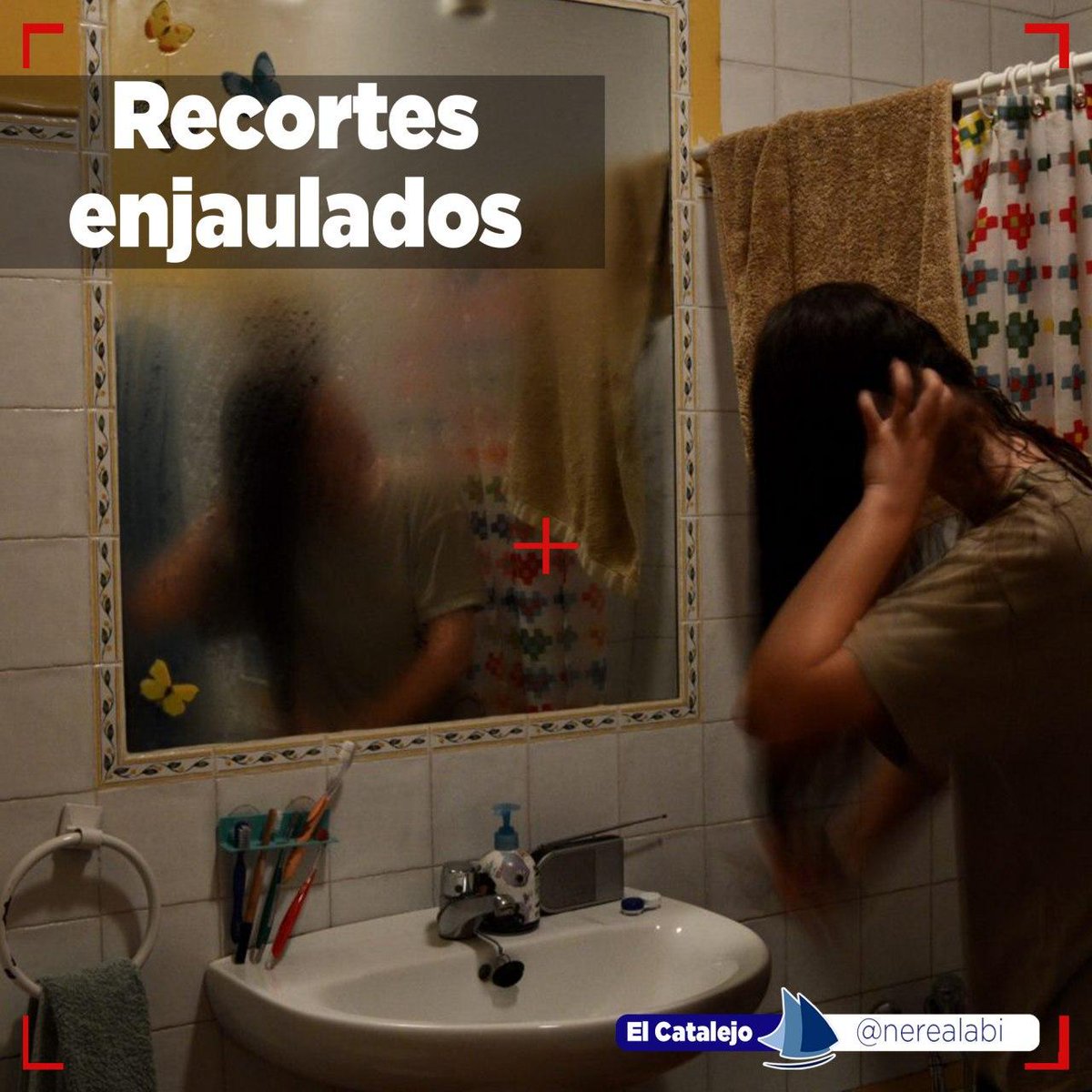 LaNaoCom's tweet photo. @nerealabi : "Ya no soy consciente del paso de horas o días... Otro “shock” temporal fue el del cambio de hora en nuestros relojes. Pasar de aplaudir en la oscuridad a ver cada cara del vecindario". Recortes enjaulados, un retrato de cuarentena en España. https://t.co/OT2R67IeAM https://t.co/aRsGBU08sD