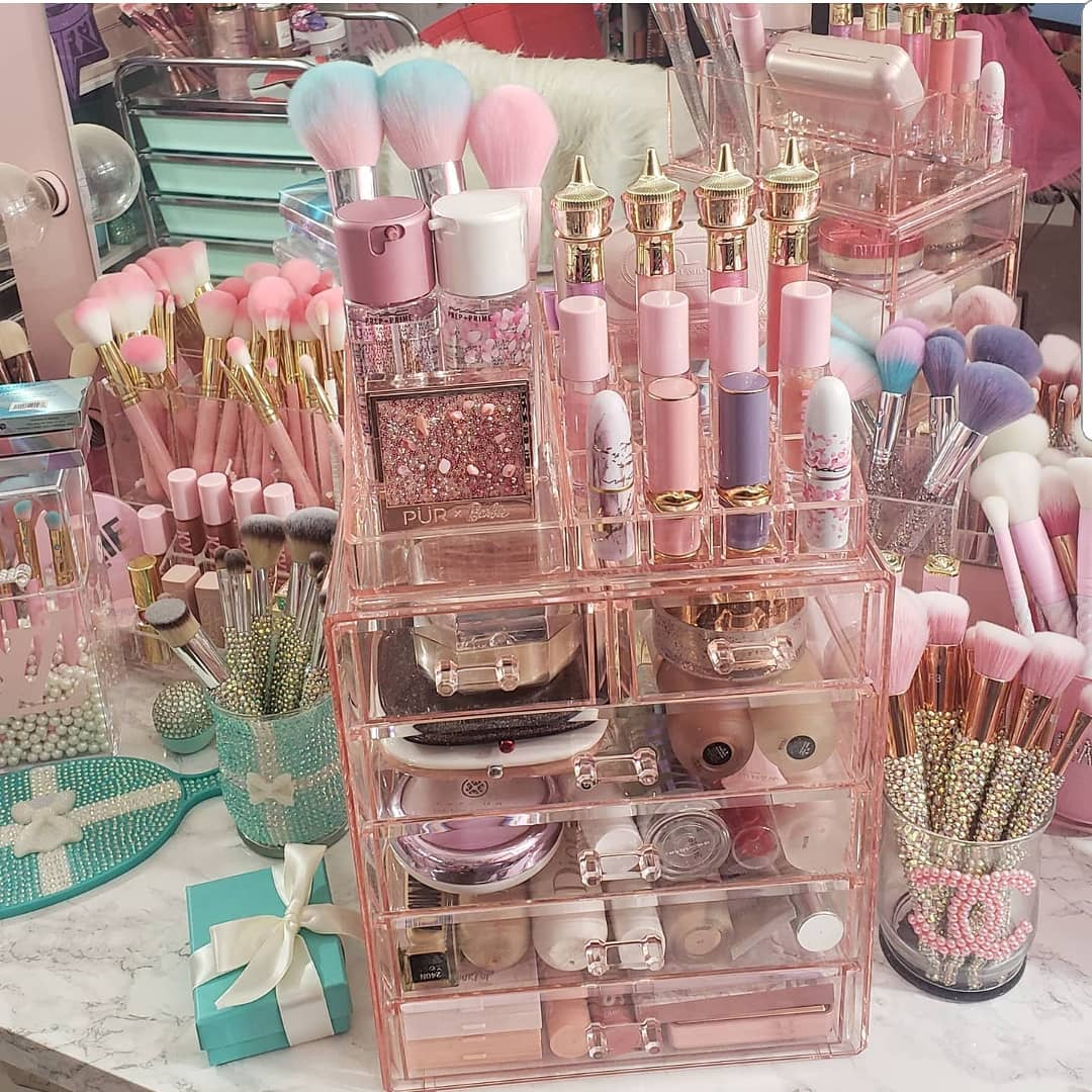 Because who wouldn't want to match their makeup to their organizer? 💖 ⁠
-⁠
Featuring our Medium Pink Makeup Organizer Set 🤩 ⁠
.⁠
#makeuplover #getorganized #makeuporganization #beautyorganization #beautystorage