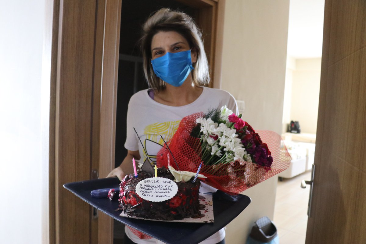 GSB_KYGM's tweet photo. Bu ramazanda belki büyük sofralarda bir araya gelemedik ama karantina yurtlarımızda dünyanın dört bir yanından gelen misafirlerimiz ile koca bir aile olduk, onur duyduk.

#RamazandaEvSahibiGSB
#KYKdaRamazan https://t.co/hxsBN4LTZt
